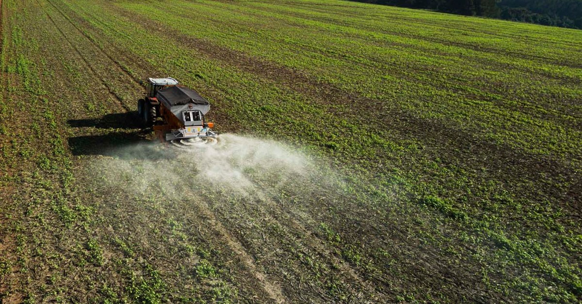 Conheça as melhores práticas para a aplicação de fertilizantes em pó