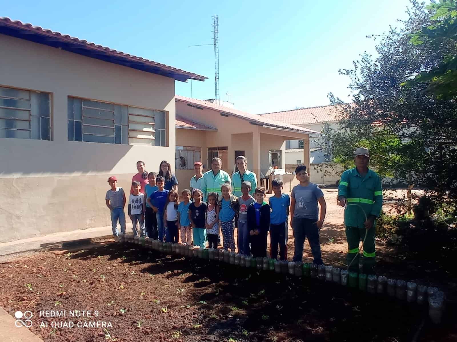 Processo De Implantação Da Horta Na Escola Municipal Altino Ferreira Através Da Ação “Plantando Meu Próprio Alimento” Do Programa De Educação Ambiental (Pea) Da Verde. 